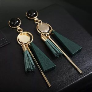 Emarald green and gold tassel geometric earrings